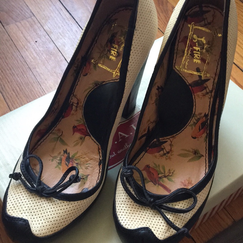 ⬇️ Miss L Fire Spectator Pumps